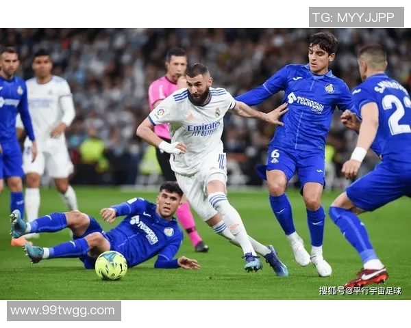 足球巨星综艺首秀畅谈赛场内外故事点燃观众热情