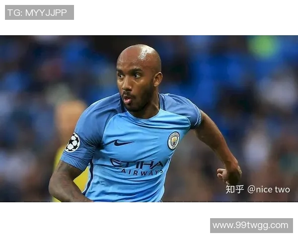 足球星大腿核心力量揭秘助力球队逆转胜利的关键秘密