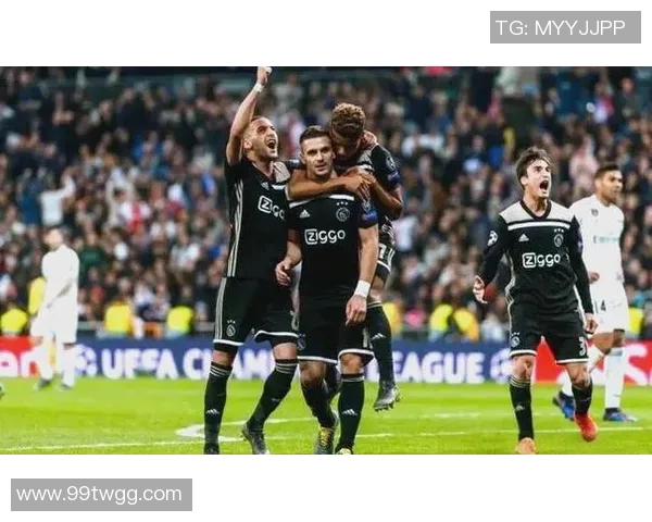 高冷足球球星高清大图展现锋芒与魅力，捕捉每一个瞬间的力量与优雅